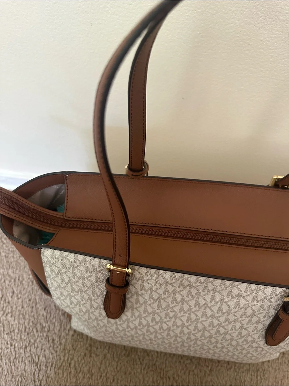 NWT Michael Kors Gilly Large Drawstring Travel Tote